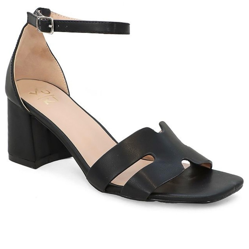 Sandals Yoki Tavin Women's H-Band Open run small to narrow.